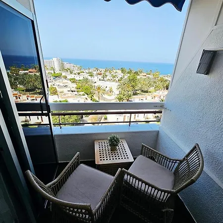 Ocean View Penthouse アパート